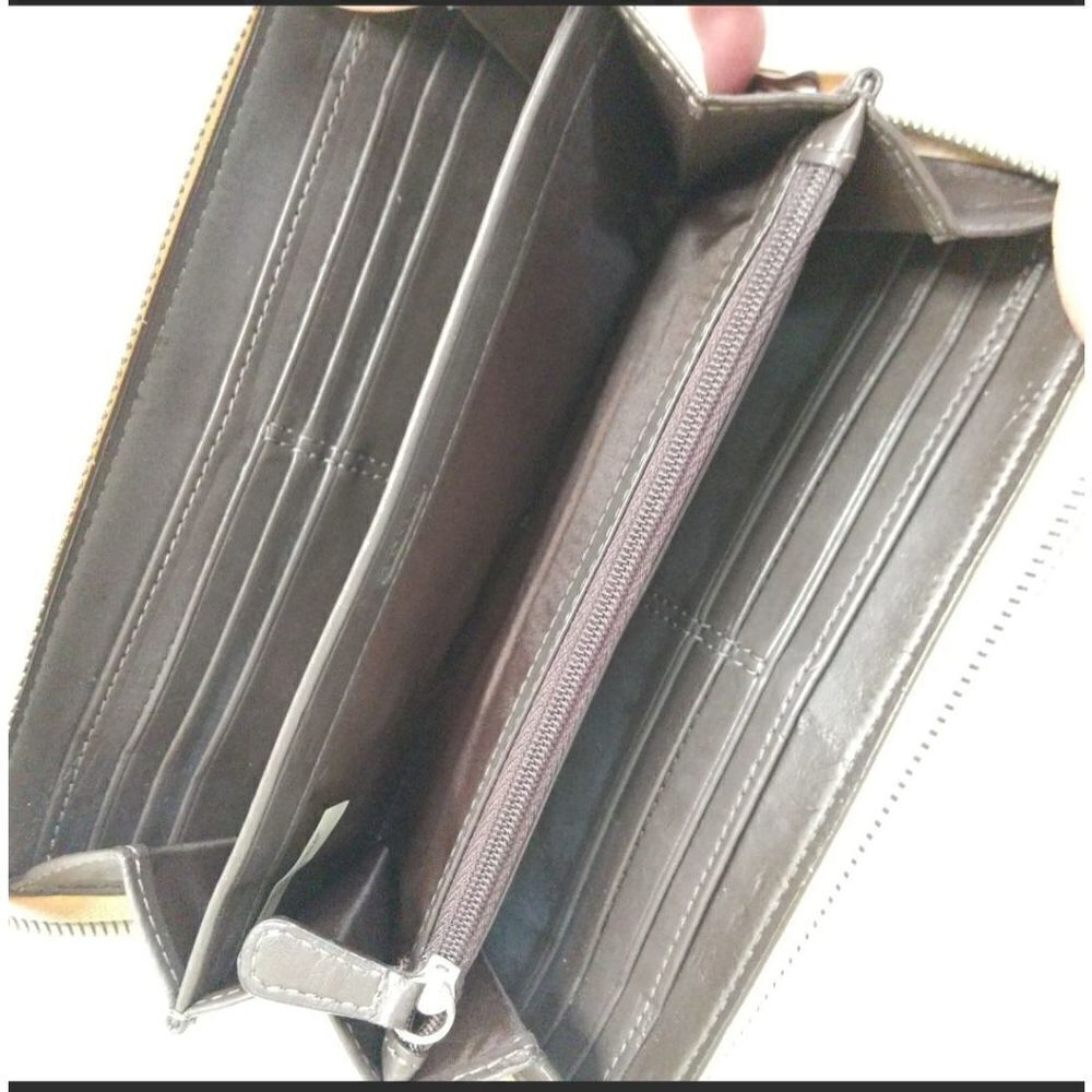 Coach Patent Leather Bifold wallet - Picture 4 of 6